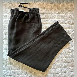 Chicos black relaxed linen pants
Size 16
NWT